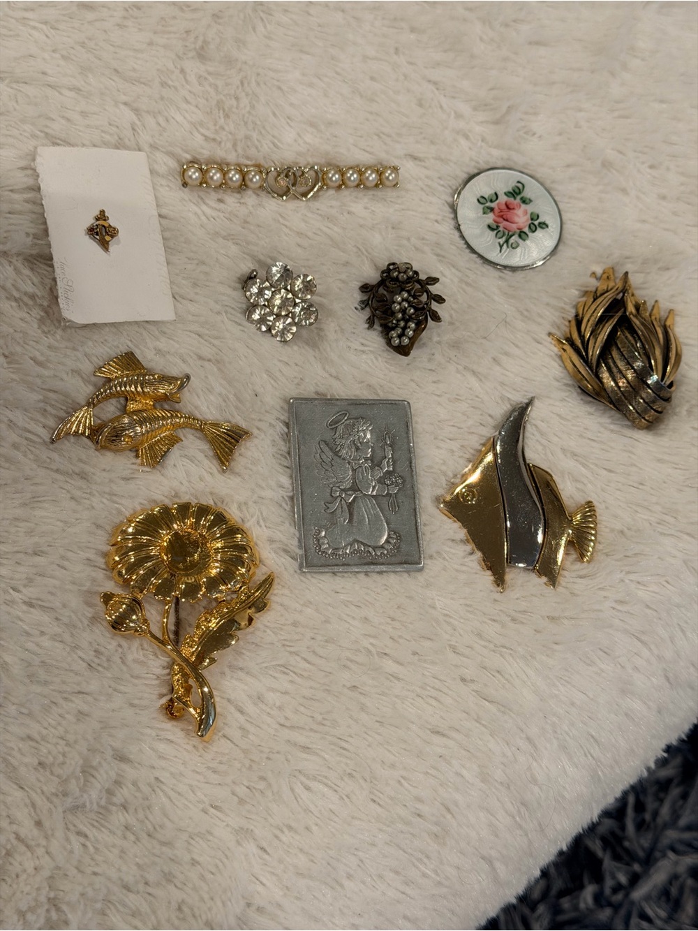 Vintage bundle of brooches, pins and tie tacks - Sarah Coventry, fish, floral